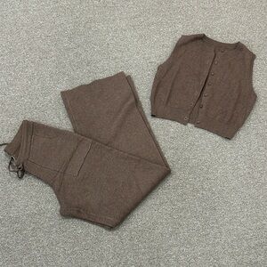 MUSERA • M • Taupe Knit Apparel set
